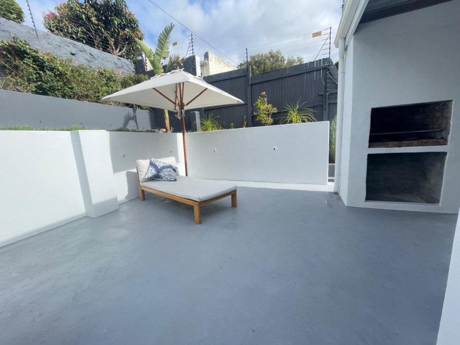 2 Bedroom Property for Sale in Vredehoek Western Cape